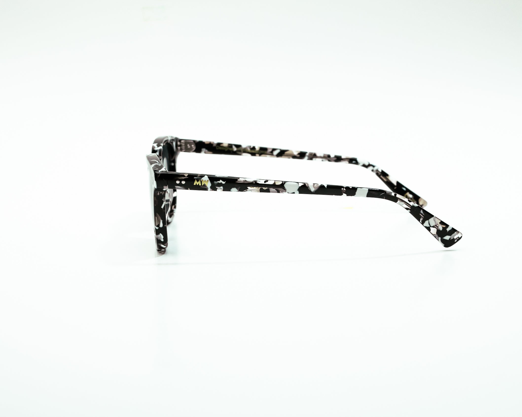 AUDRY  BLACK AND WHITE